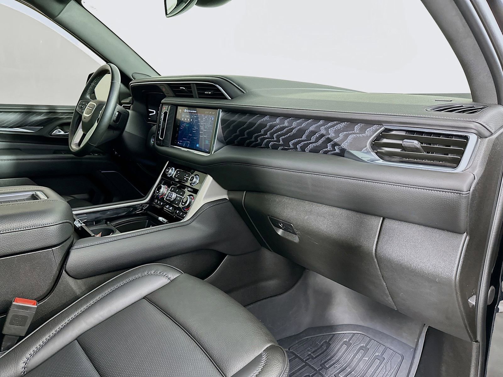 Used 2024 GMC Yukon Denali image 36