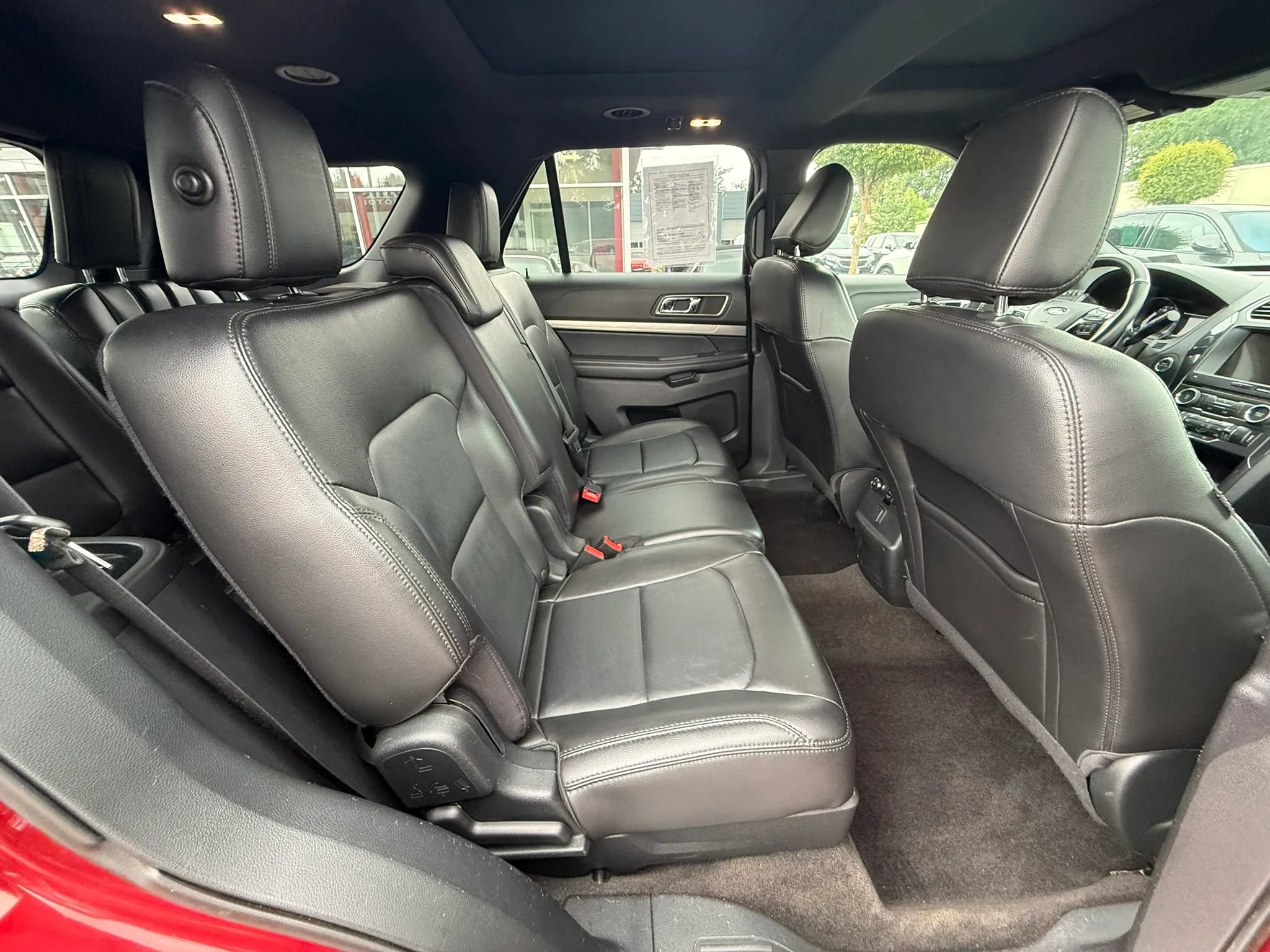 Used 2018 Ford Explorer XLT w/ Equipment Group 202A AWD/4WD image 20