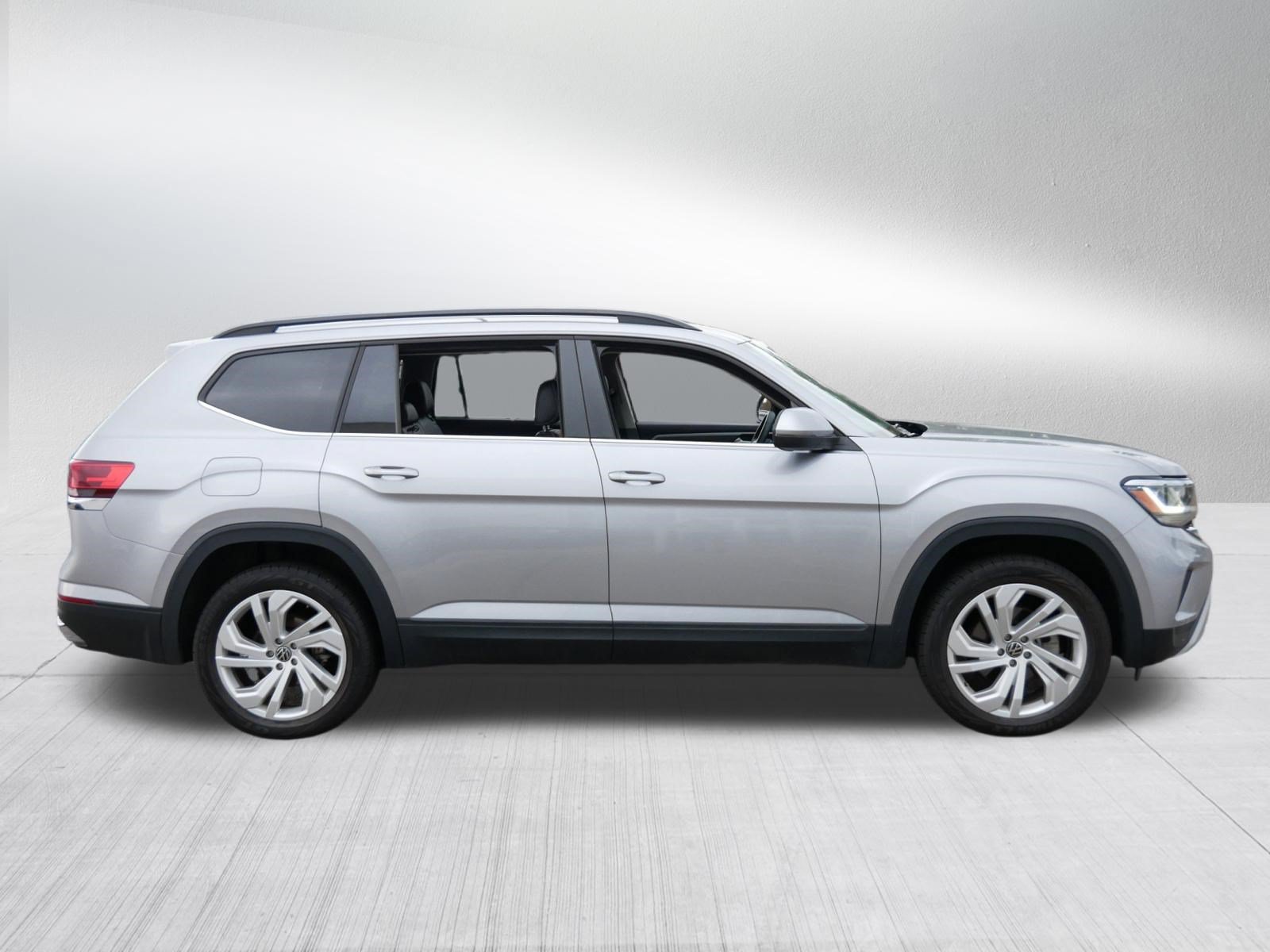Used 2023 Volkswagen Atlas SE AWD/4WD image 8