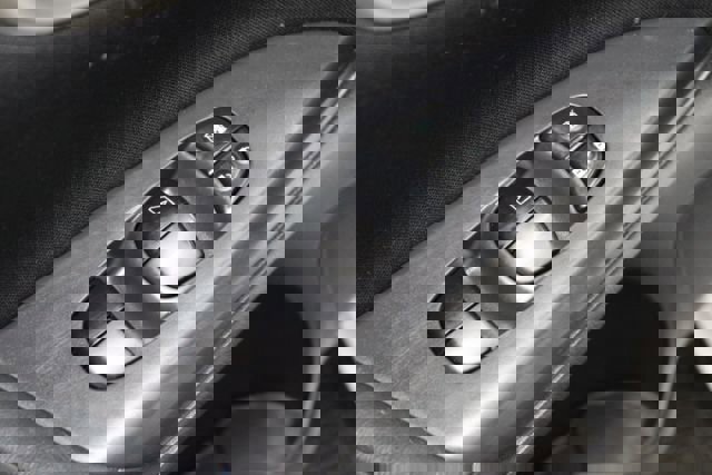 Used 2017 Nissan Sentra SR w/ SR Midnight Edition image 9