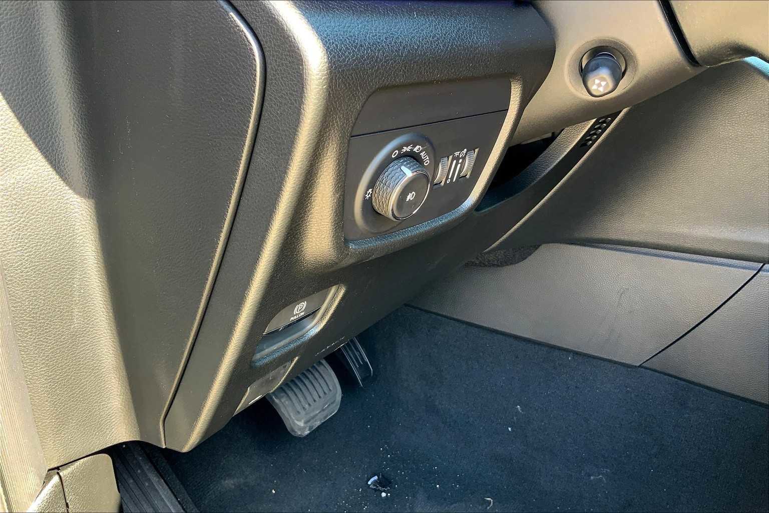 New 2025 Jeep Grand Cherokee L Summit w/ MOPAR Finishing Package image 17