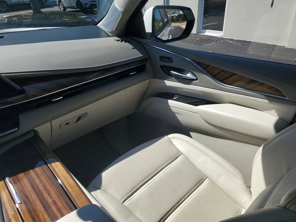 Used 2024 Cadillac Escalade Sport Platinum w/ LPO, ONYX Package image 18