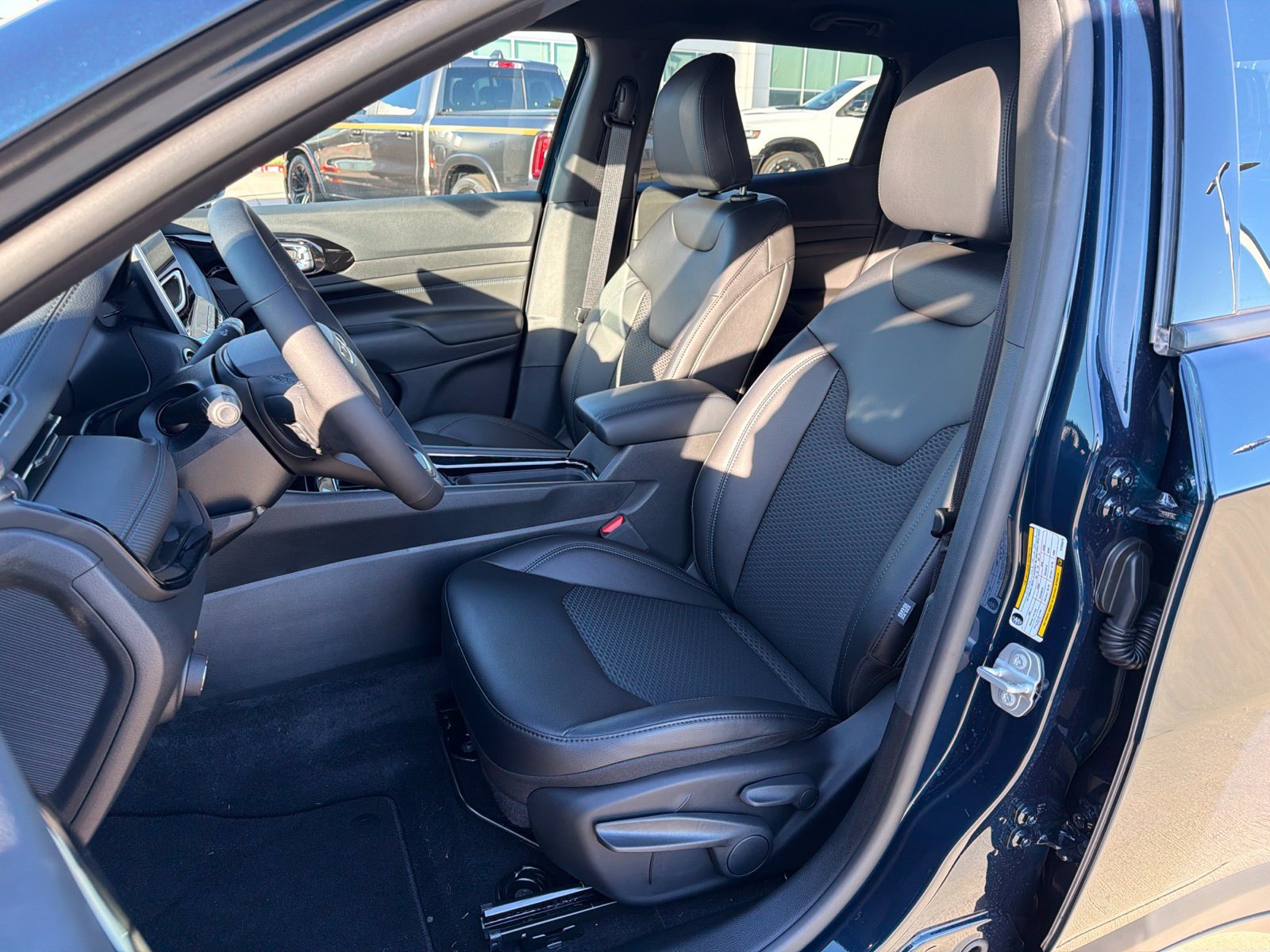 New 2027 Jeep Compass Latitude AWD/4WD image 14