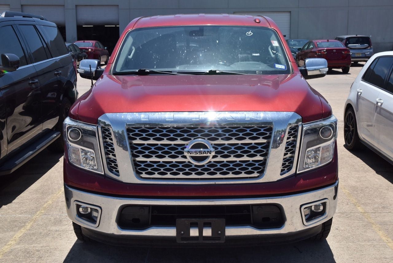 Used 2019 Nissan Titan SL RWD image 3