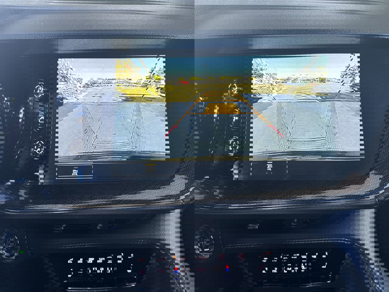 Used 2023 Buick Envision Preferred image 13