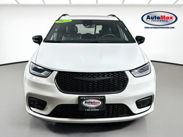 Used 2025 Chrysler Pacifica Limited FWD image 2