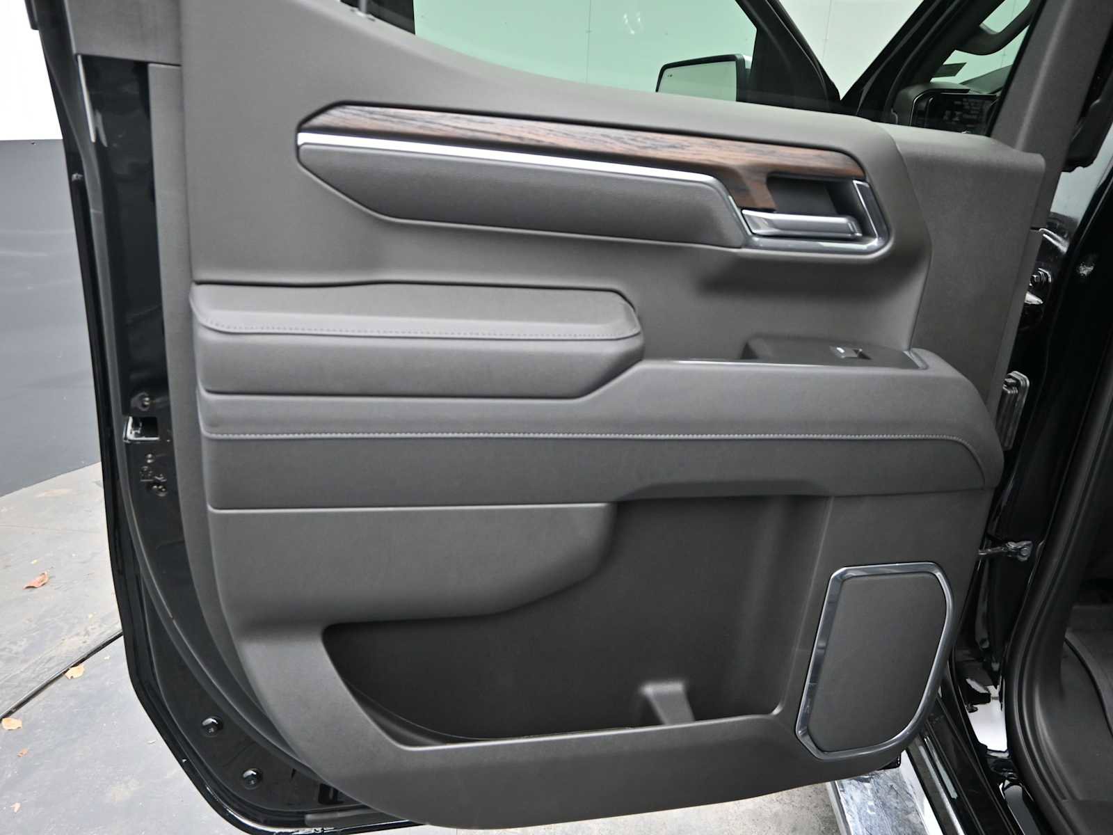 New 2026 GMC Sierra 1500 SLT w/ SLT Premium Package image 17
