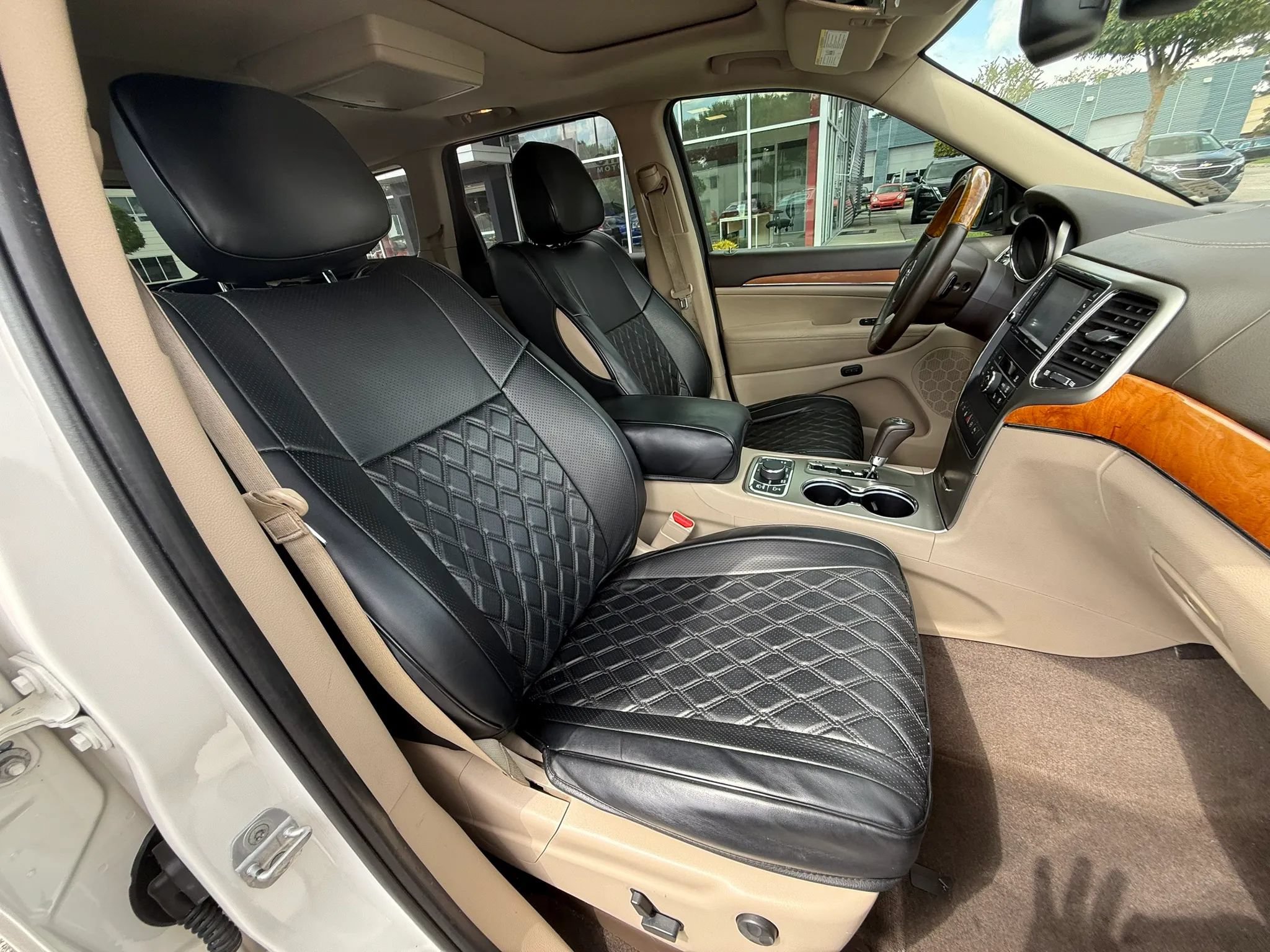 Used 2011 Jeep Grand Cherokee Overland AWD/4WD image 18