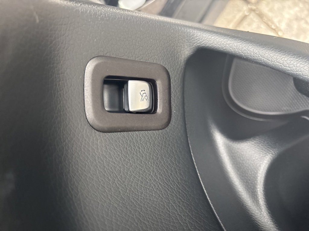 Used 2021 Mercedes-Benz GLC 300 4MATIC image 33