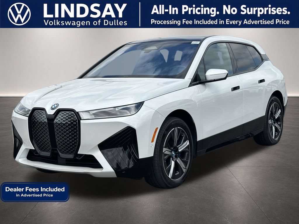 Used 2023 BMW iX xDrive50 w/ Sport Package AWD/4WD image 4