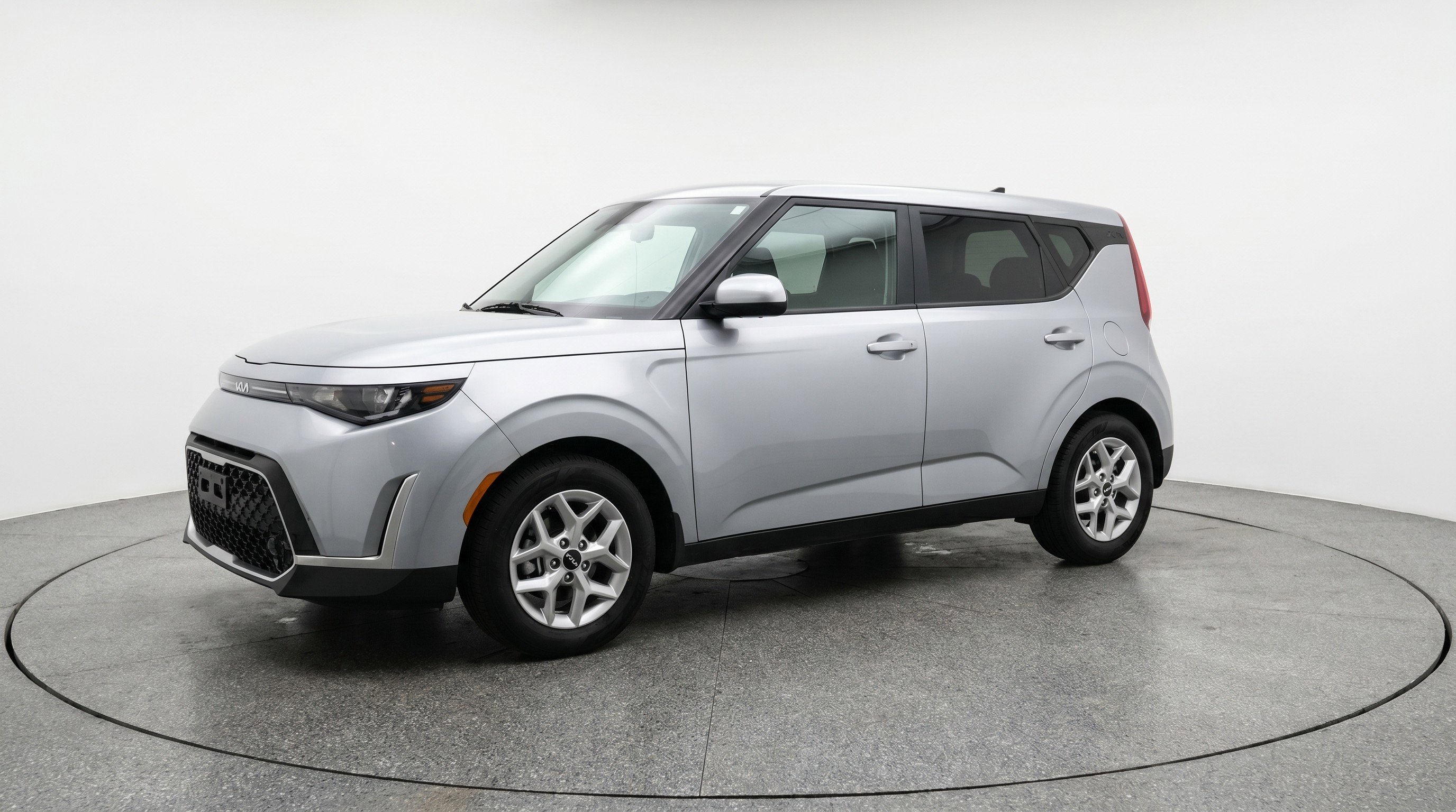 Used 2025 Kia Soul LX w/ LX Technology Package FWD image 3