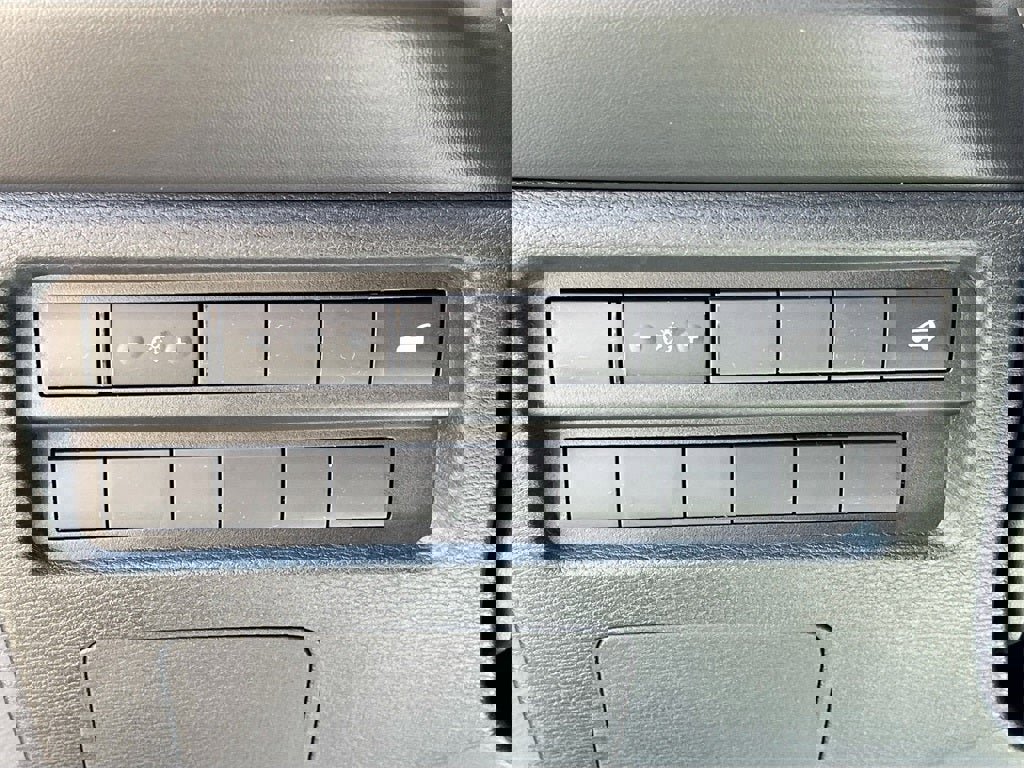 New 2025 Mitsubishi Outlander SE image 10