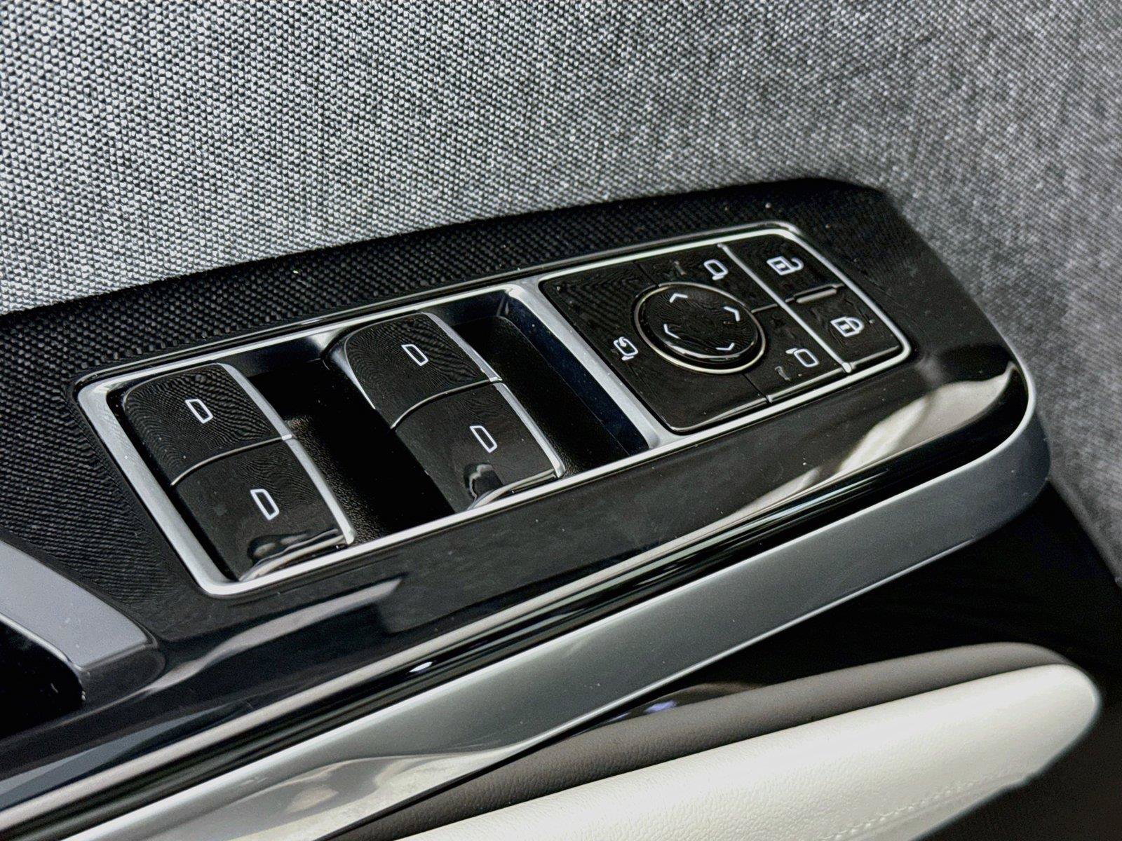Used 2025 Cadillac Escalade Sport Platinum w/ LPO, ONYX Package AWD/4WD image 29