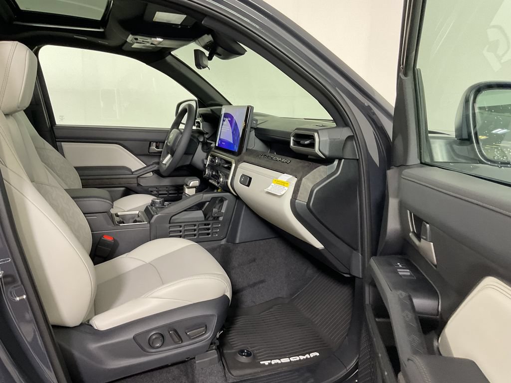 Used 2025 Toyota Tacoma Limited AWD/4WD image 20