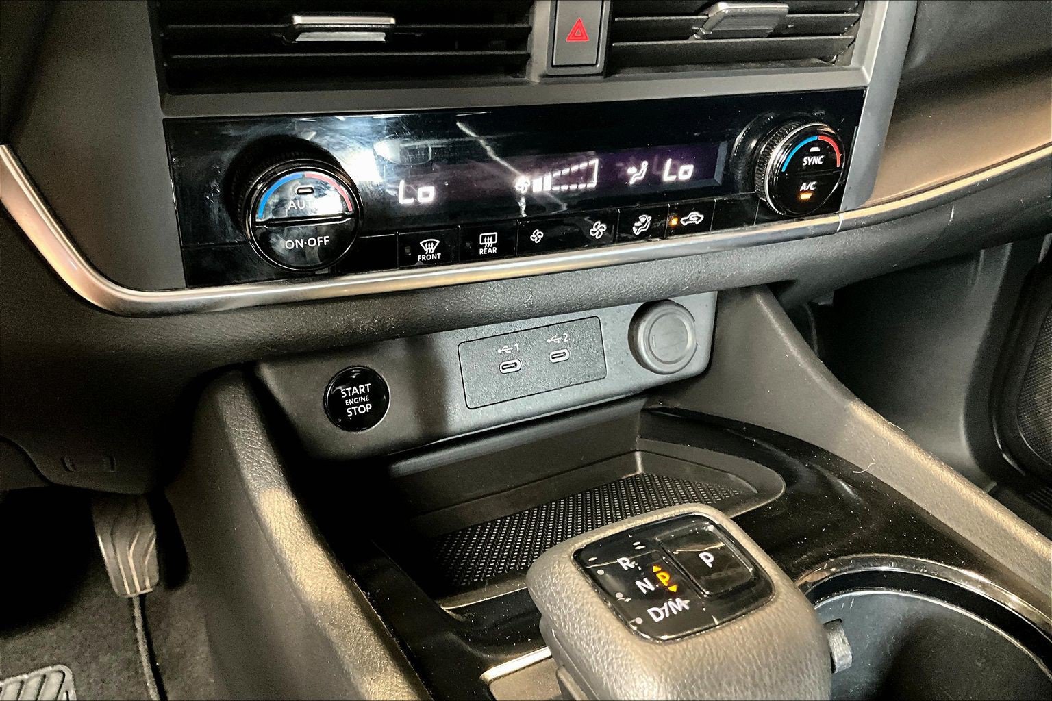 Used 2024 Nissan Rogue SV AWD/4WD image 16