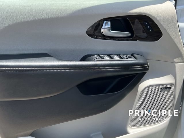 Used 2021 Chrysler Pacifica Limited w/ Premium & Safety Sphere Group AWD/4WD image 12