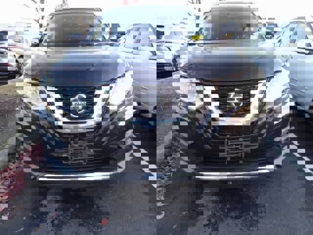 Used 2018 Nissan Rogue SV w/ Premium Package image 2