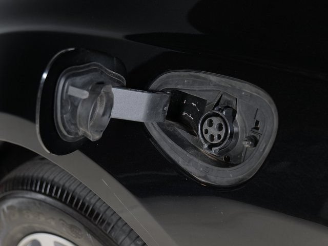 Used 2023 Chrysler Pacifica Limited FWD image 31