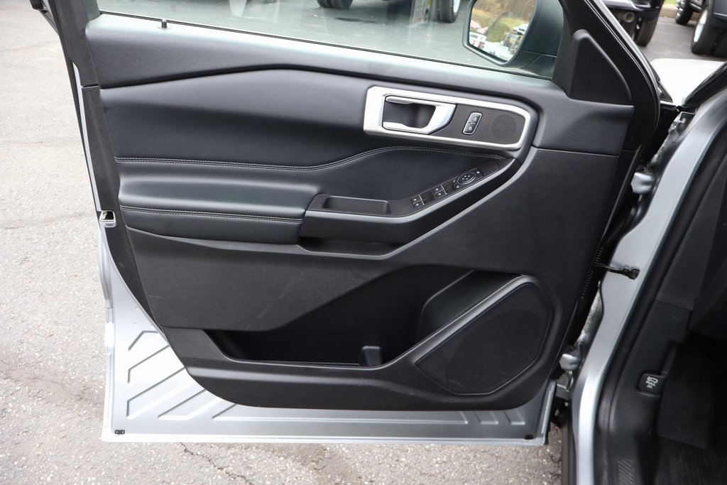 Used 2020 Ford Explorer XLT w/ Equipment Group 202A image 28