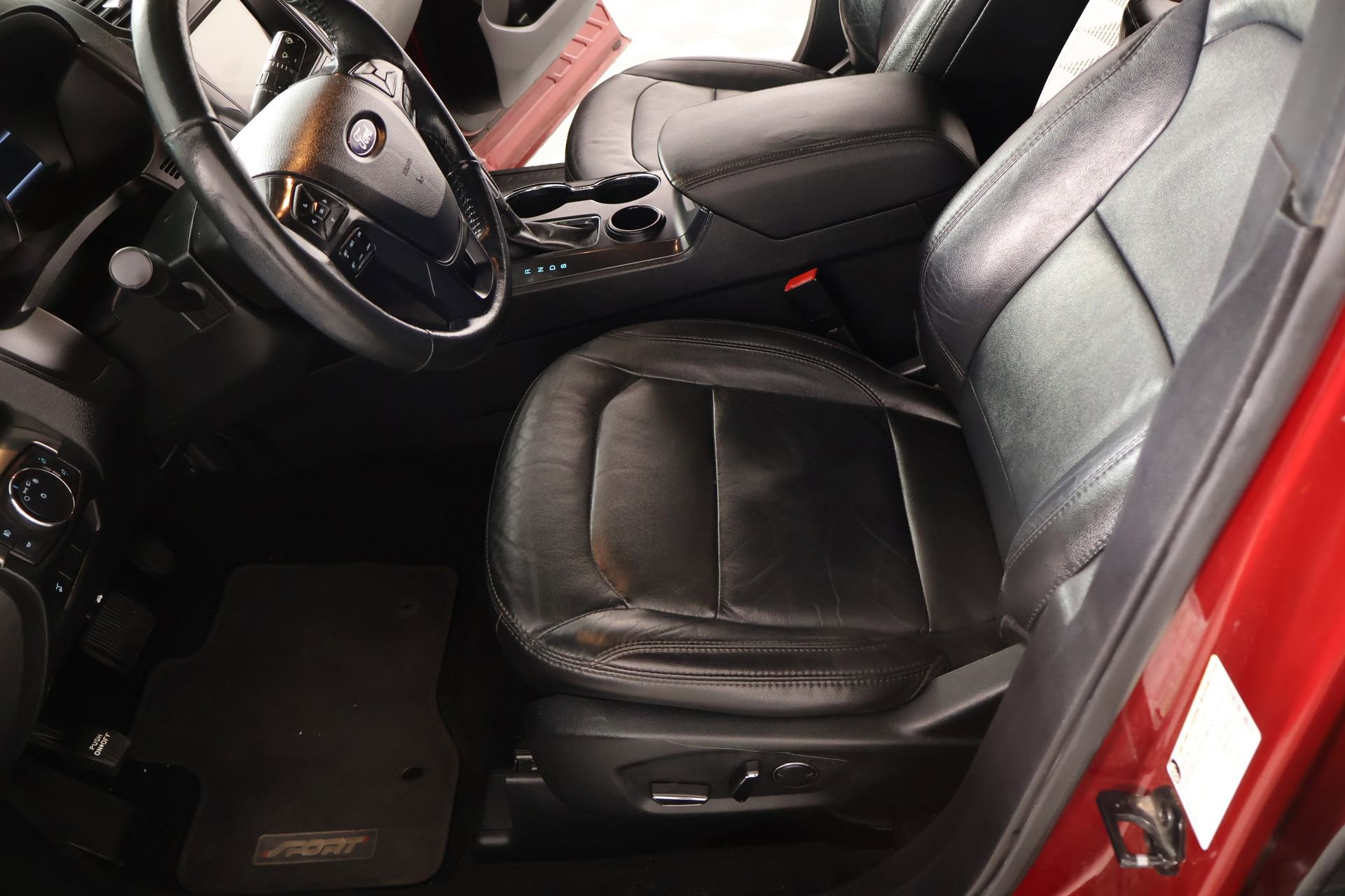 Used 2018 Ford Explorer XLT w/ Equipment Group 202A image 12