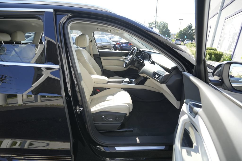 Used 2019 Audi e-tron Prestige AWD/4WD image 37