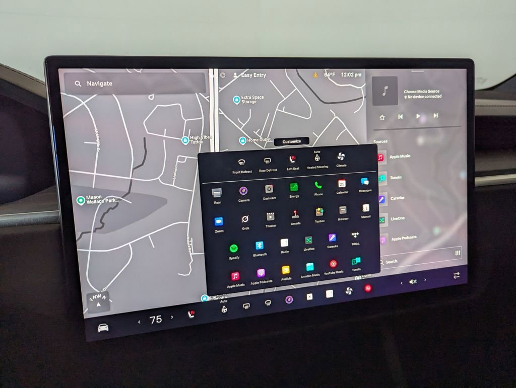 Used 2024 Tesla Model X image 41