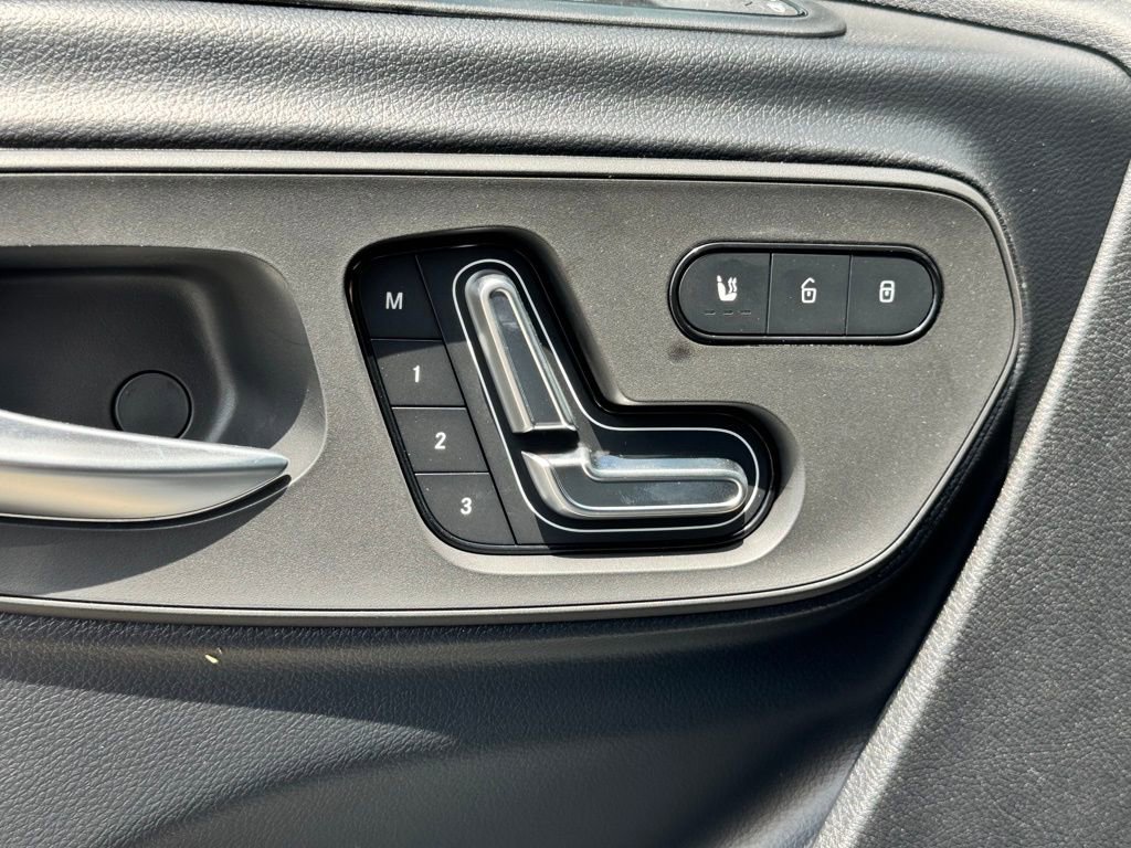 Used 2024 Mercedes-Benz eSprinter 170 Cargo image 16