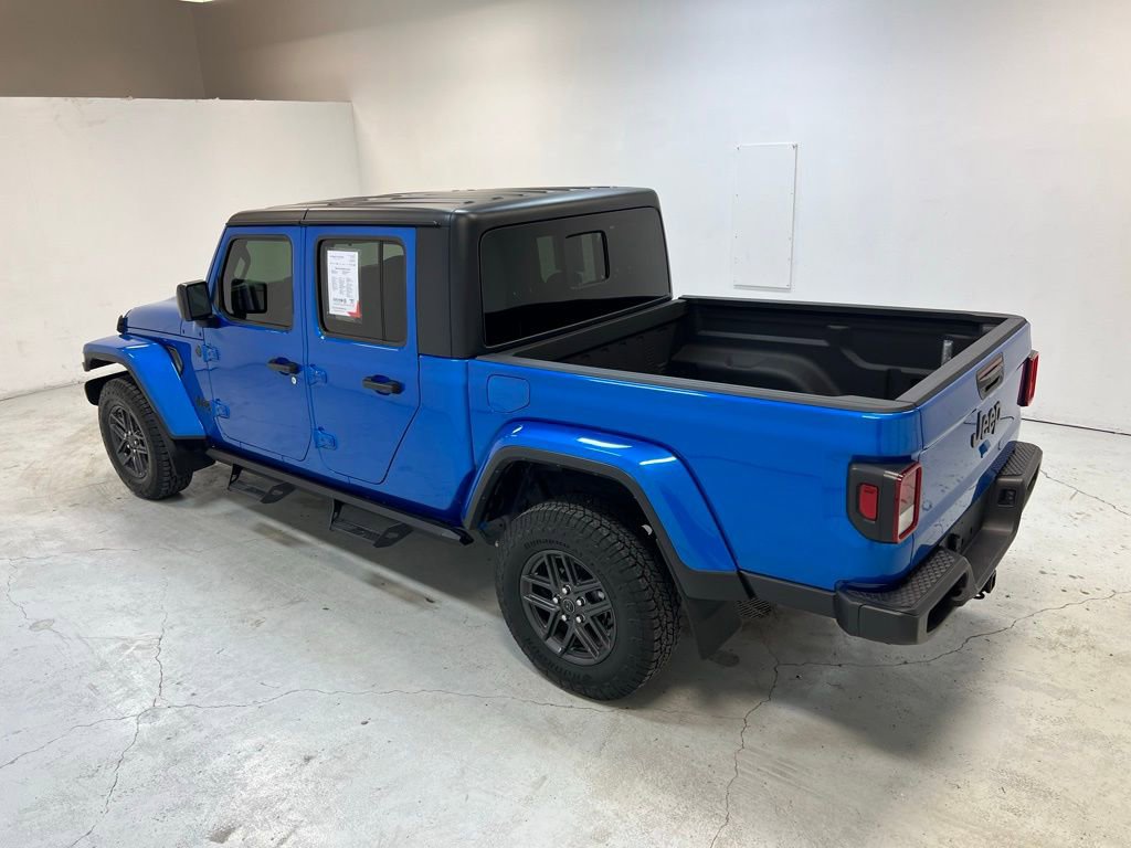 Used 2024 Jeep Gladiator Sport image 4