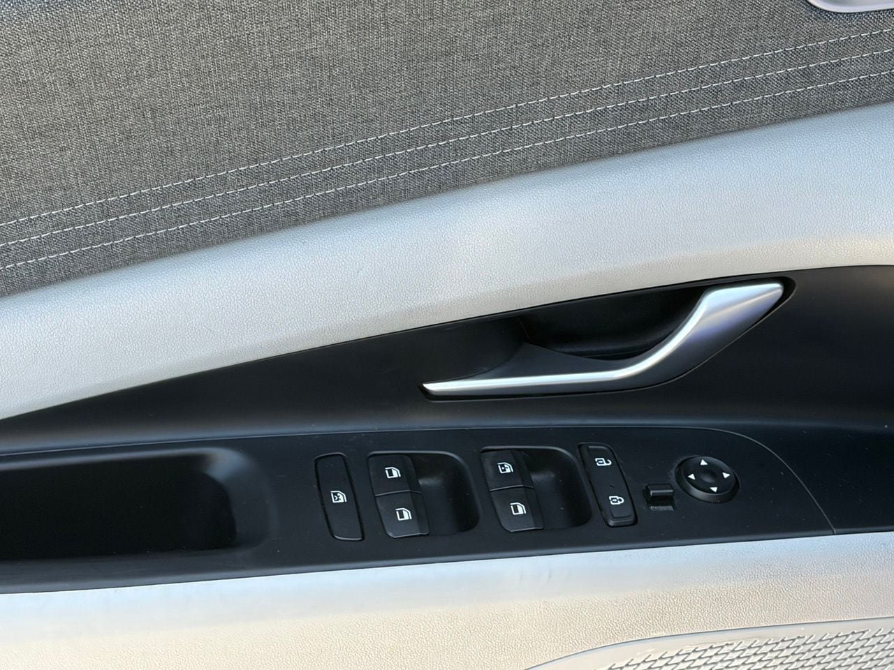 Used 2021 Hyundai Elantra Limited FWD image 5