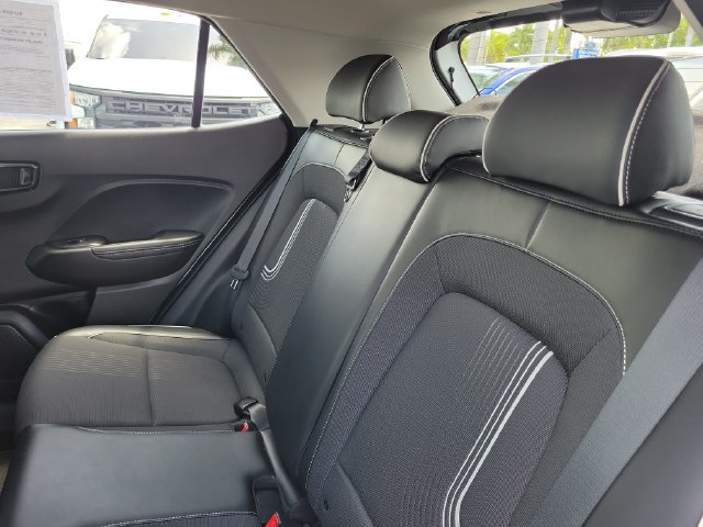 Used 2022 Hyundai Venue Limited w/ Cargo Package FWD image 10