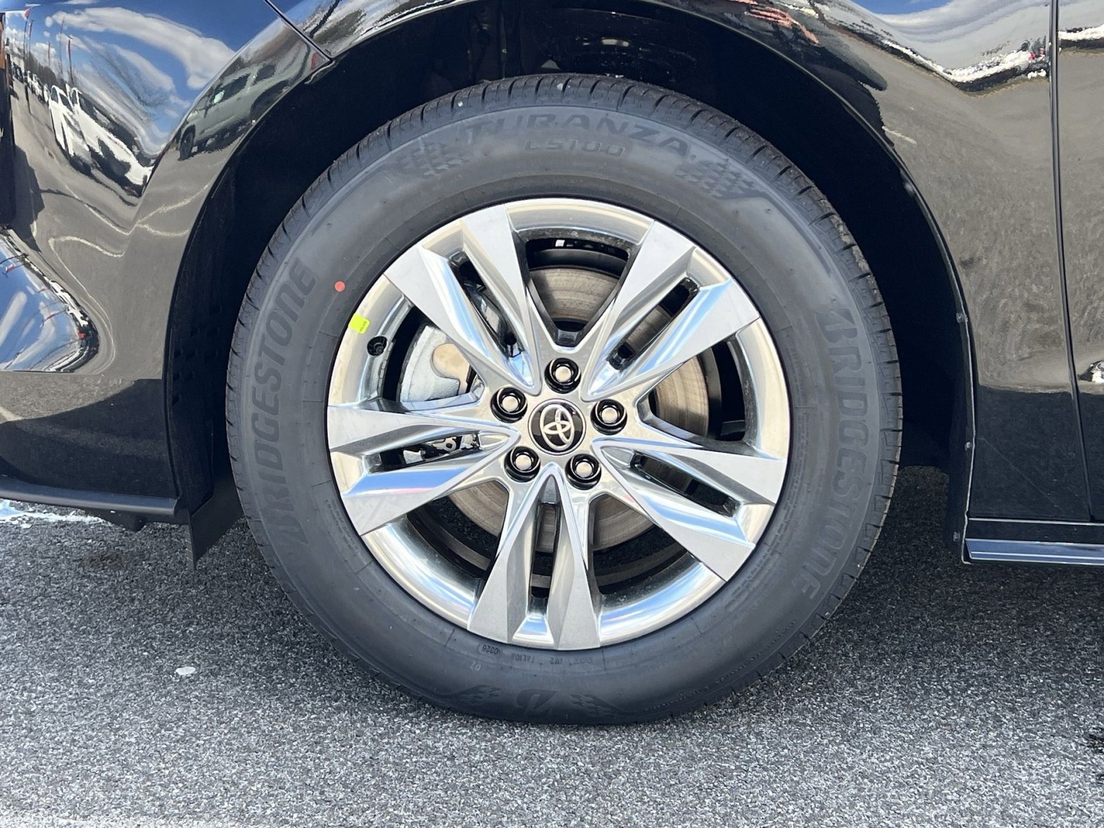 New 2026 Toyota Sienna XLE image 5