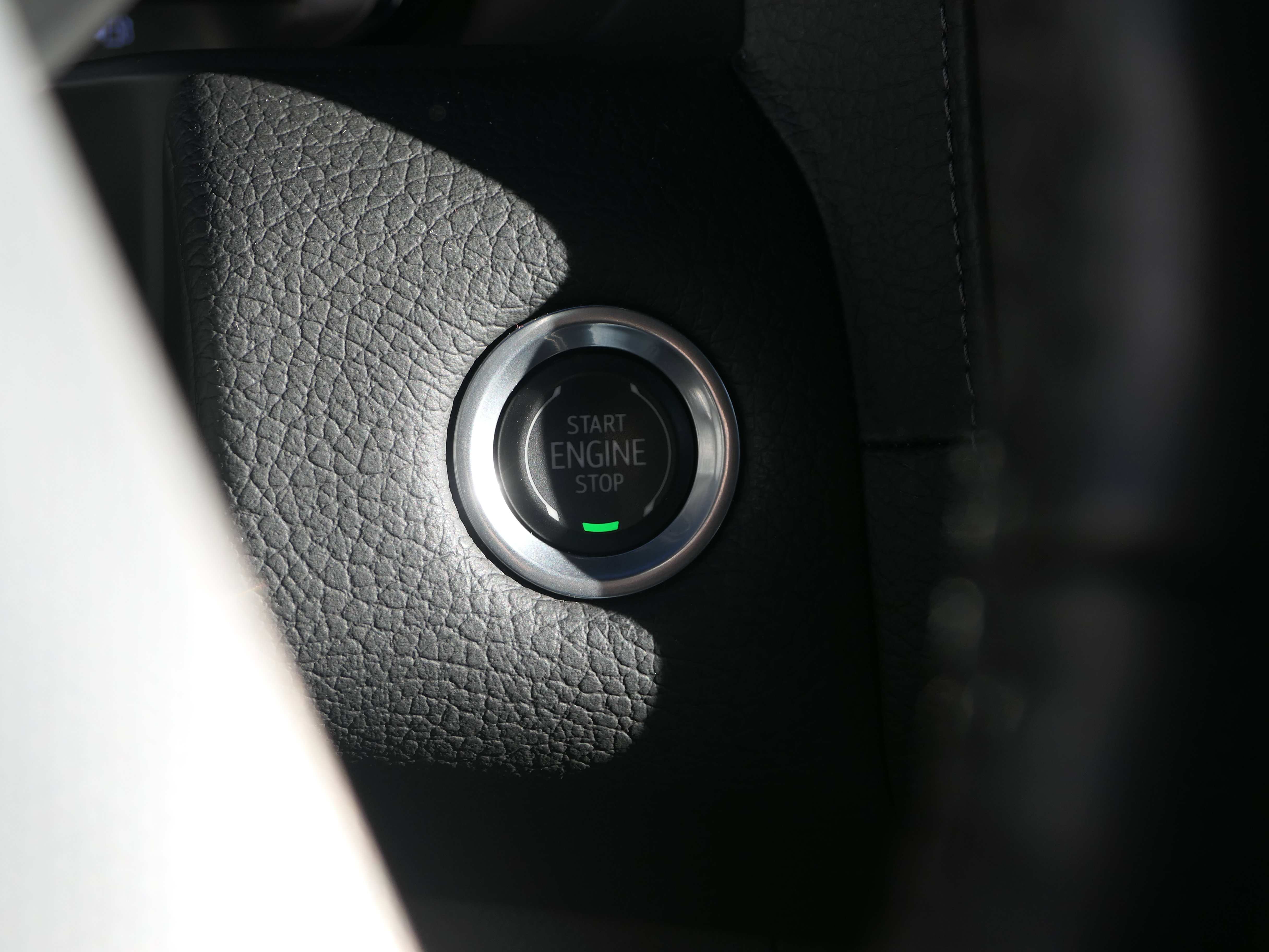 Used 2023 GMC Yukon XL Denali image 16