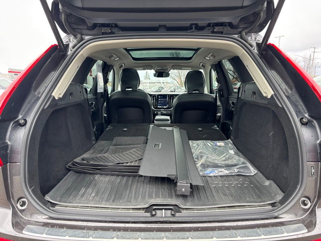 Used 2023 Volvo XC60 B5 Core w/ Climate Package image 25