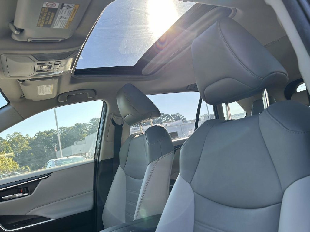 Used 2019 Toyota RAV4 XLE Premium FWD image 25