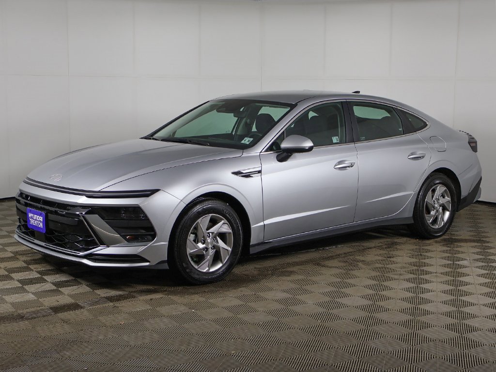 Certified 2025 Hyundai Sonata SE image 6