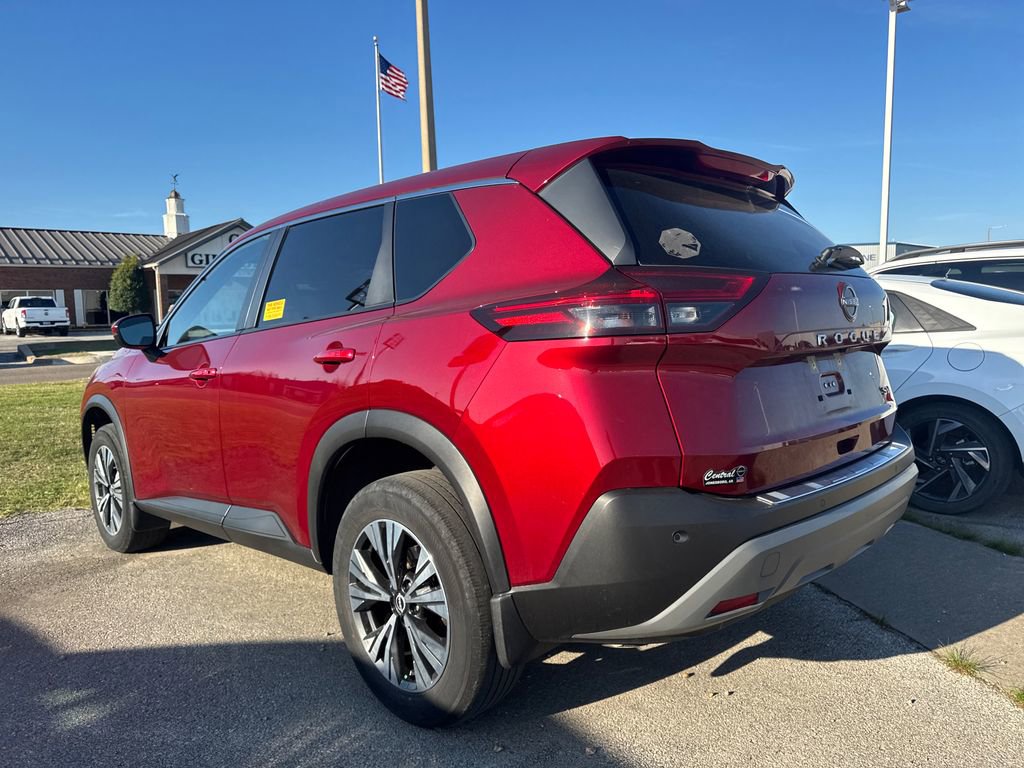 Used 2023 Nissan Rogue SV image 4
