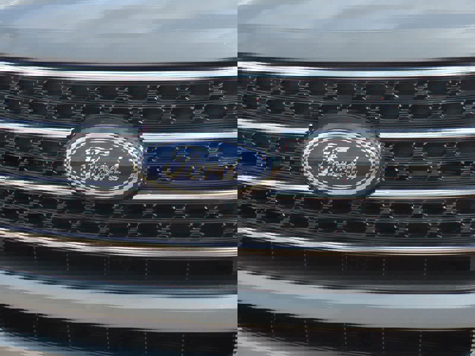 Used 2024 Ford Explorer XLT w/ Equipment Group 202A AWD/4WD image 12