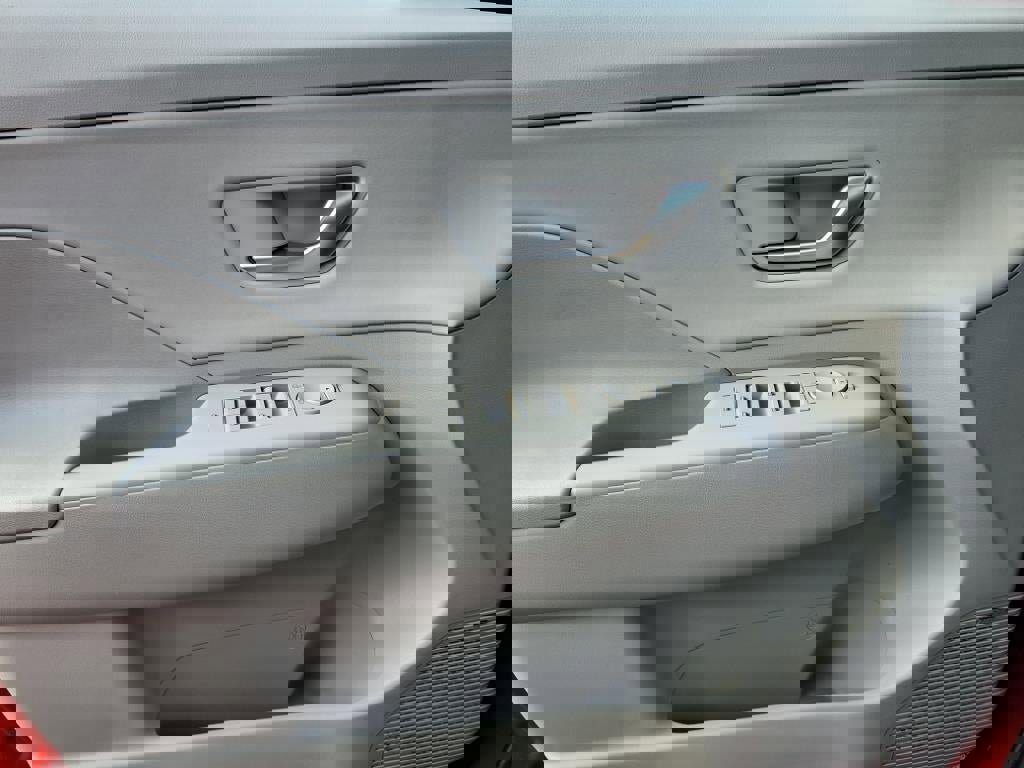 Used 2024 Hyundai Kona Limited image 17