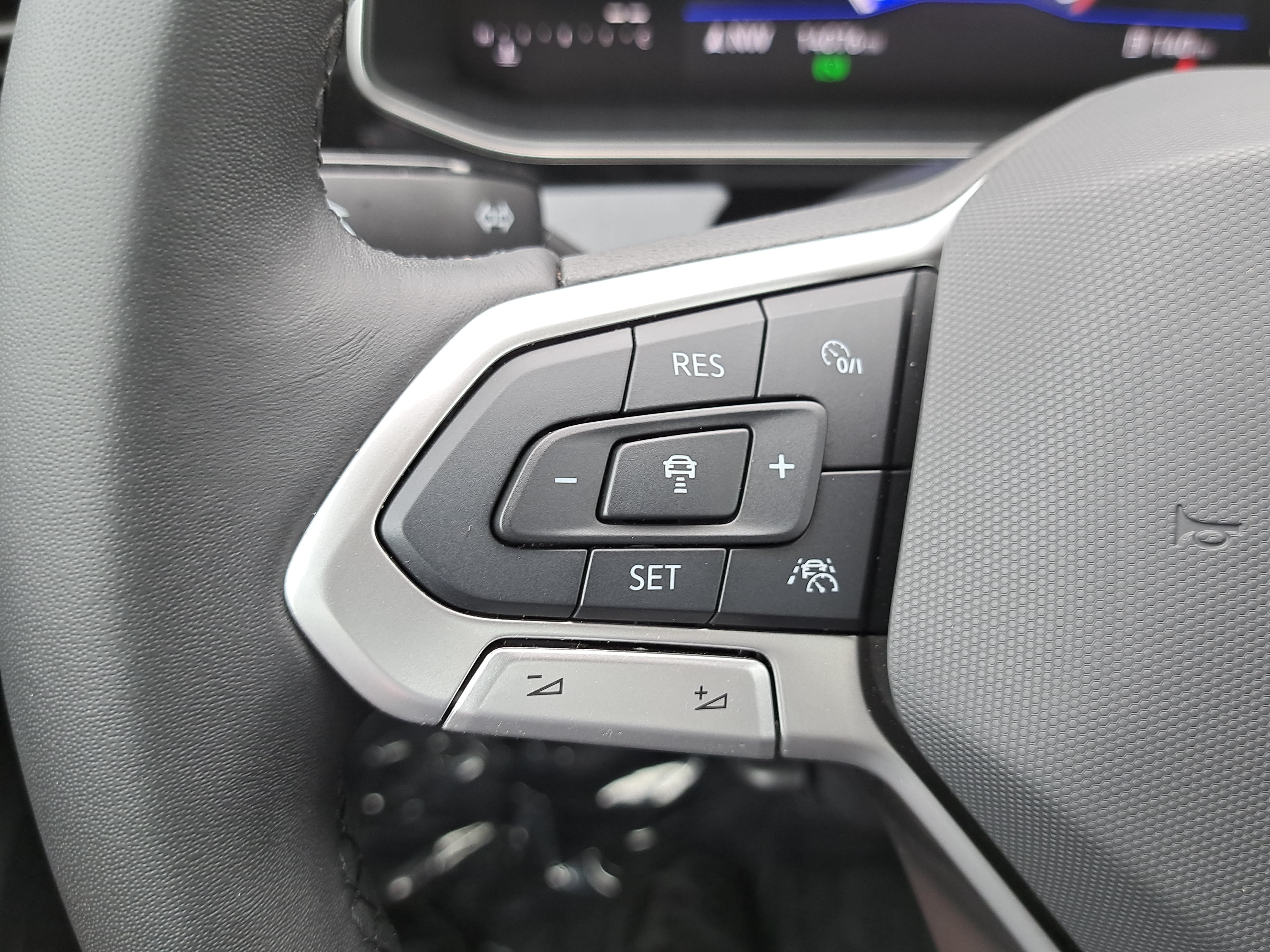 Certified 2025 Volkswagen Jetta SE FWD image 16