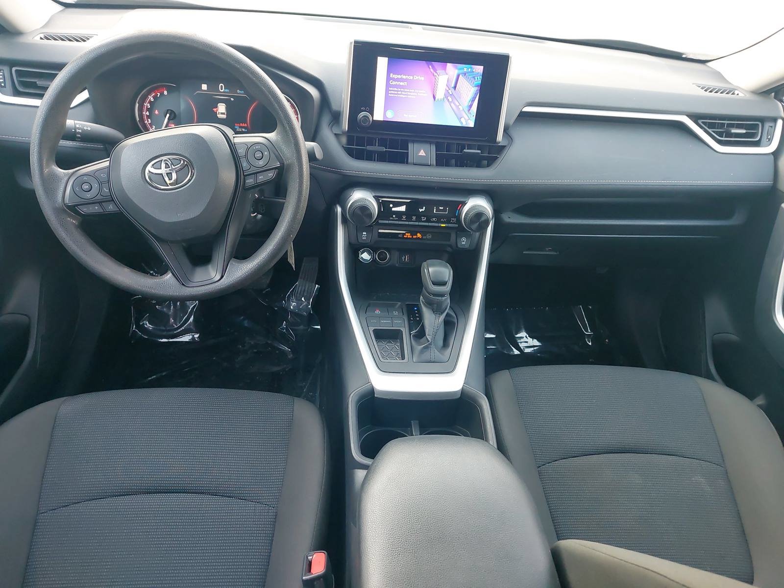 Used 2024 Toyota RAV4 LE FWD image 9