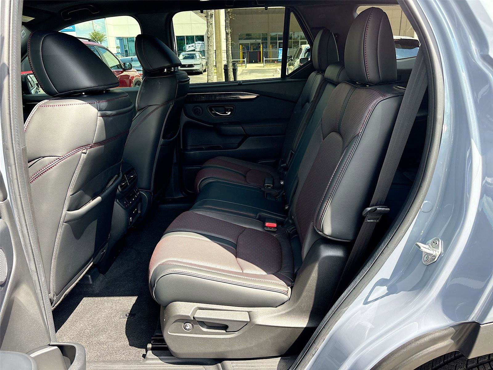 Certified 2025 Honda Pilot Black Edition image 30