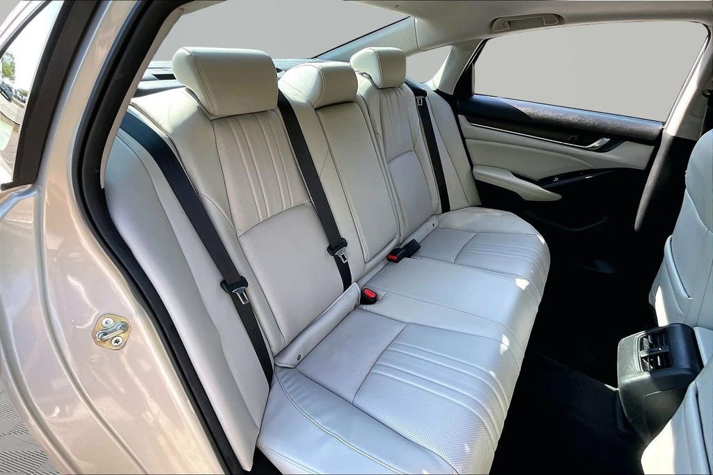 Used 2018 Honda Accord Touring image 19