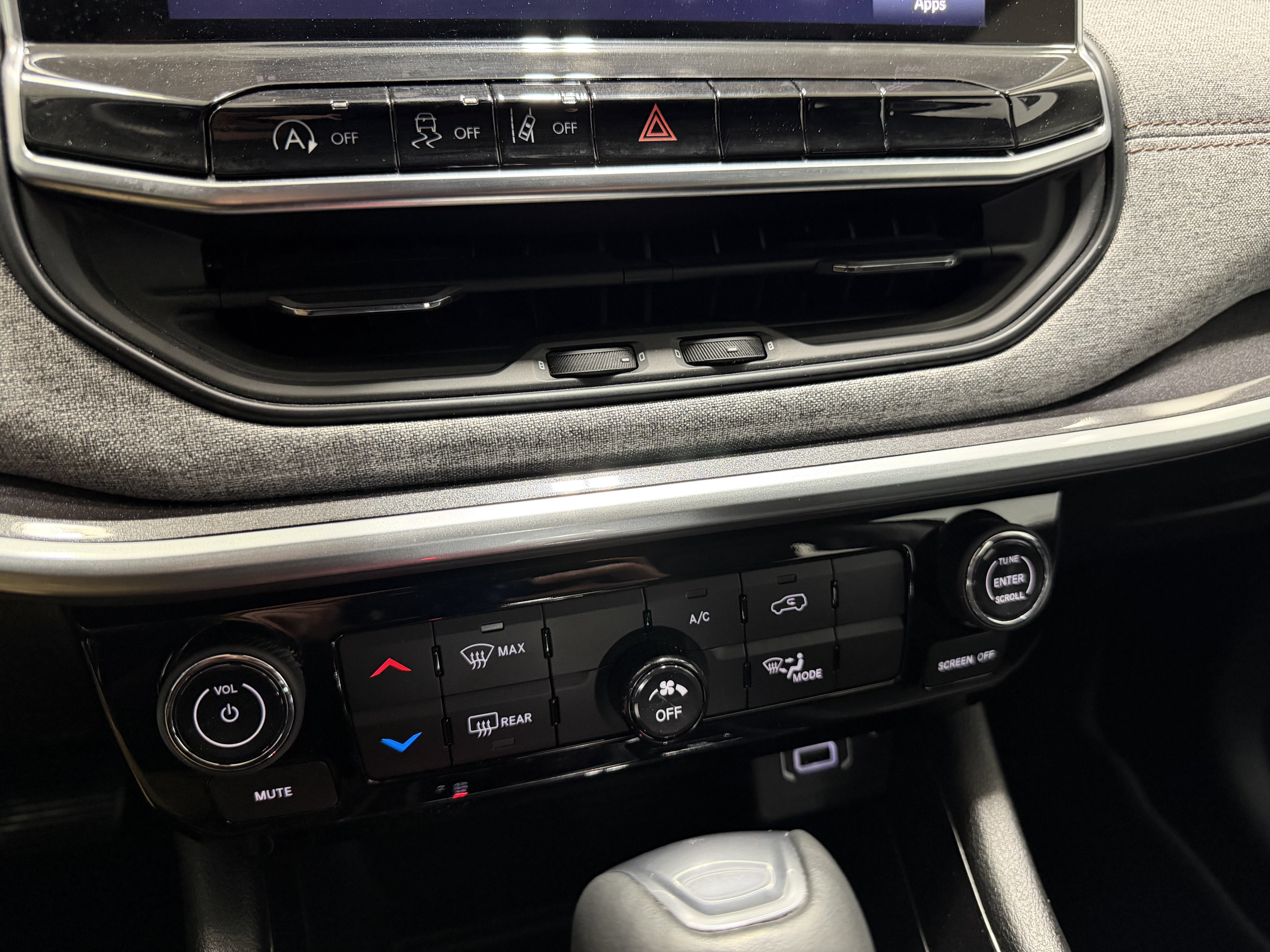Used 2022 Jeep Compass Latitude w/ Sun and Sound Group AWD/4WD image 15