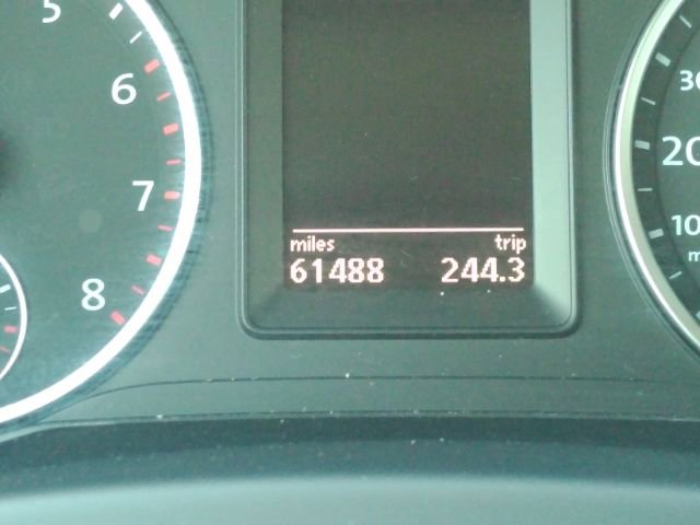 Used 2011 Volkswagen Tiguan SE image 36