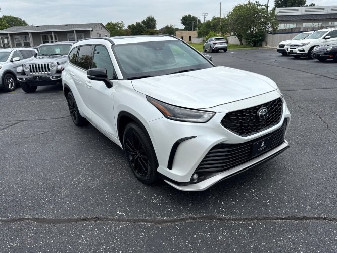 Used 2023 Toyota Highlander XSE AWD/4WD image 8