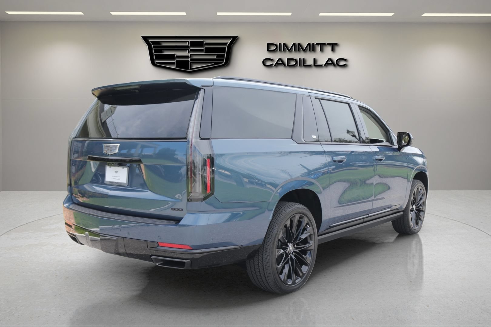 New 2026 Cadillac Escalade ESV Platinum Sport w/ LPO, ONYX Package AWD/4WD image 5