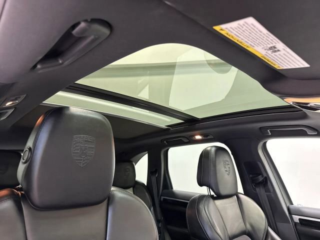 Used 2017 Porsche Cayenne Platinum Edition AWD/4WD image 27