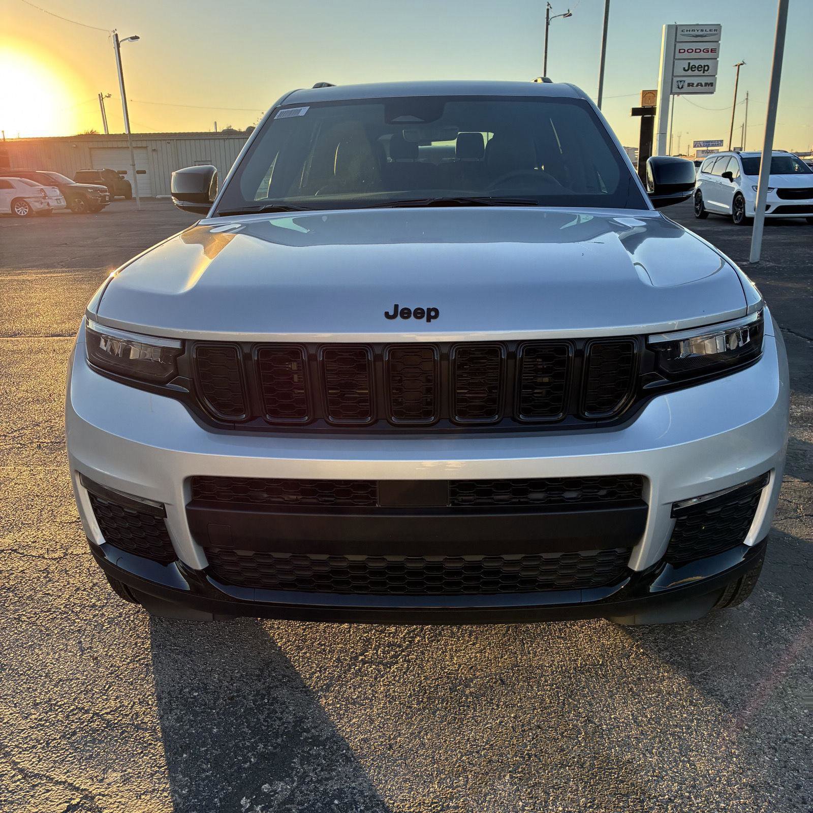 New 2025 Jeep Grand Cherokee L Limited w/ Black Appearance Package image 12