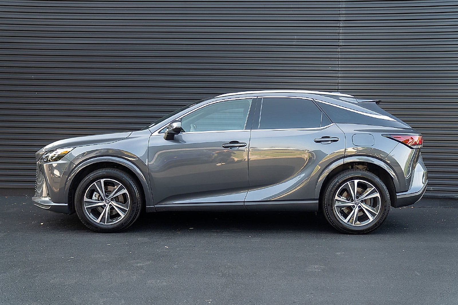 Used 2024 Lexus RX 350 Premium w/ Accessory Package (Z1) AWD/4WD image 2