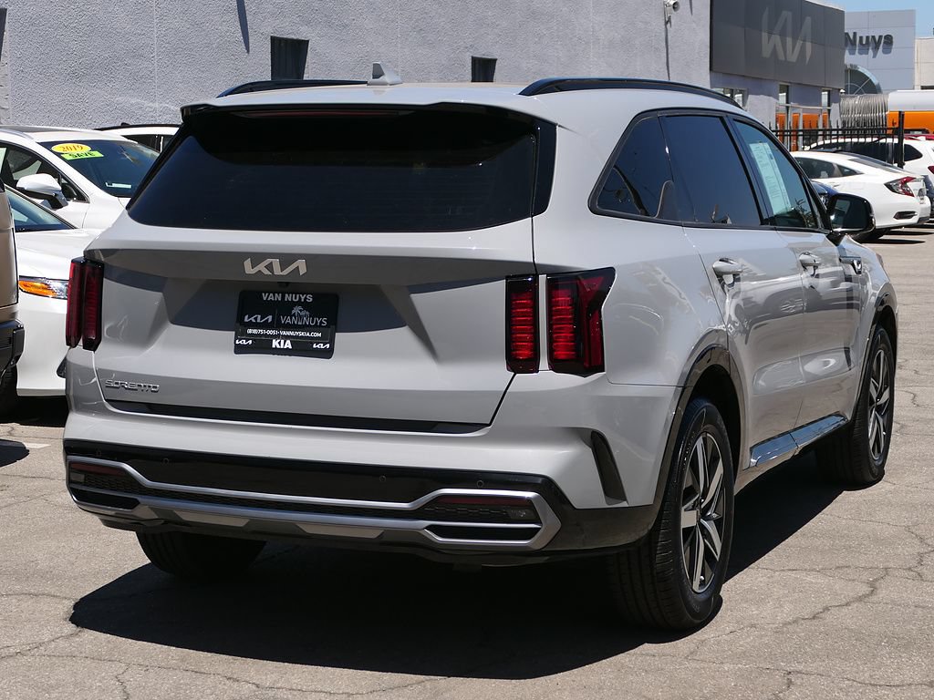 Used 2023 Kia Sorento EX w/ Panoramic Sunroof Package FWD image 3